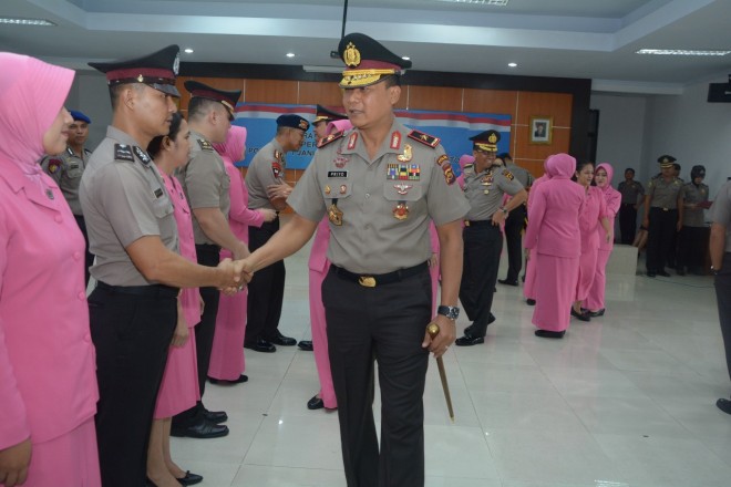 Korps raport diterima Kapolda Jambi, Brigjen Pol Drs Priyo Widyanto MM, hari ini (2/1).