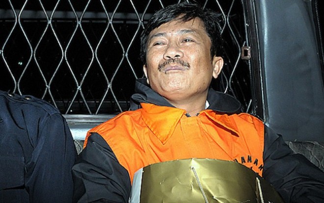   Rudi Rubiandini dalam mobil tahanan Komisi Pemberantasan Korupsi (KPK). (Ricardo/JPNN.Com) 