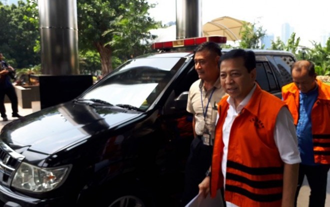 Setya Novanto saat akan diperiksa untuk pengembangan kasus dugaan korupsi e-KTP Rabu (03/01) (Intan Piliang/JawaPos.com)