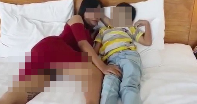 Video seks bocah SD dengan wanita dewasa.