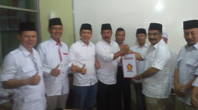 Monadi Resmi Terima SK Dukungan Gerindra.