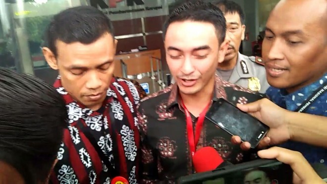 Gubernur Zola saat berada di gedung kpk. 