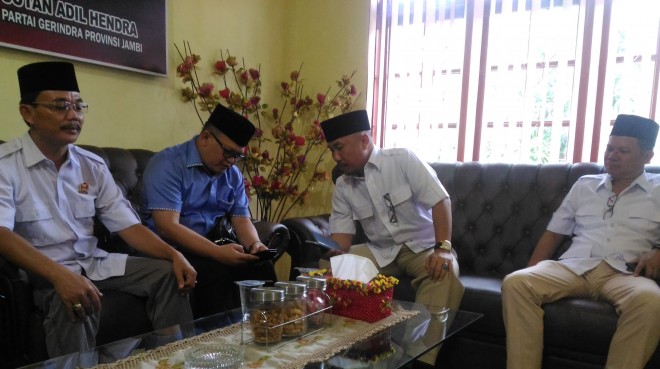 Fauzi Ansori-Sudjarmin Terima SK Dukungan Gerindra.