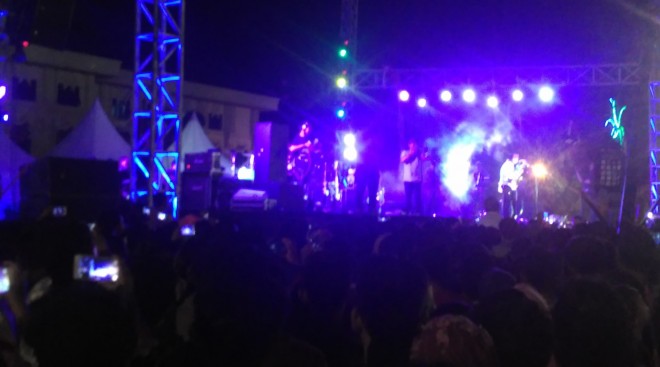 Wali Band Pulau Ribuan Masyarakat di Lapangan Kantor Gubernur Jambi.