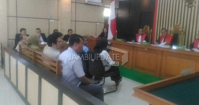Sidang lanjutan kasus Mark Up gaji Pegawai Negeri Sipil (PNS) golongan III Sekretariat Daerah (Setda) Provinsi Jambi dengan kerugian Rp 4,6 miliar beberapa waktu lalu.