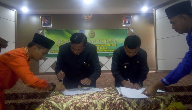Foto saat penanda tanganan NPHD dan penyerahan kepada perwakilan MA.
