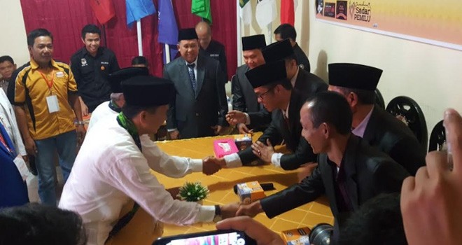  Tim Rumah Aspirasi H Bakri Ikut Hantarkan Adirozal-Ami Tahet ke KPU.