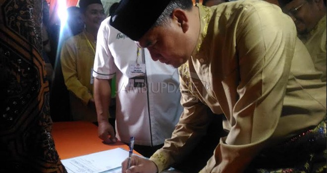 Fasha-Maulana saat Sampai di KPU Kota Jambi.