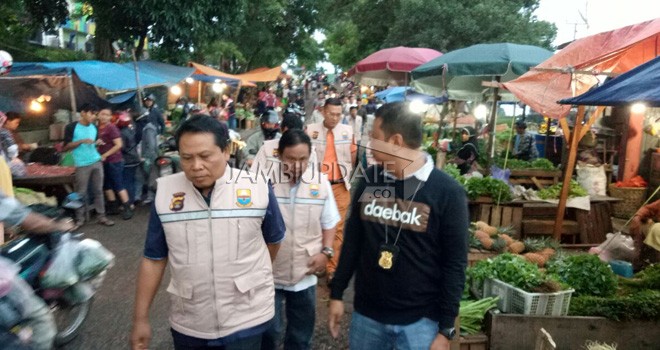 Satgas Pangan Provinsi Jambi saat melakukan sidak.
