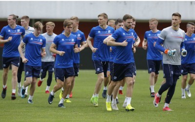 Timnas Islandia saat melakoni latihan jelang melawan Timnas Indonesia di SUGBK (Angger Bondan/Jawa Pos)