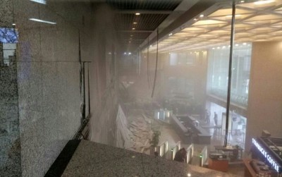 Selasar lantai Mezzanine Tower II Bursa Efek Indonesia (BEI) runtuh (Dok. JawaPos.com)