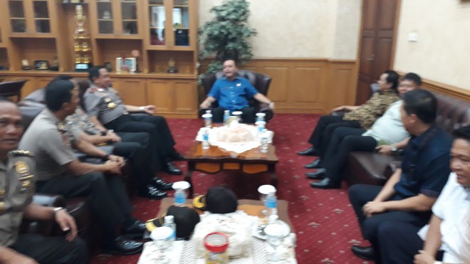 Kapolda Jambi disambut di ruangan Ketua DPRD Provinsi Jambi.