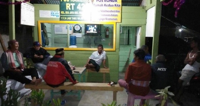 Salah satu pos kamling di Kelurahan Eka Jaya.