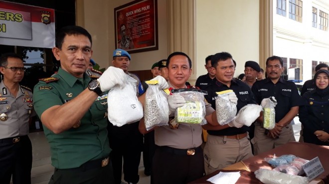 Kapolda saat pres release di Mapolda Jambi.