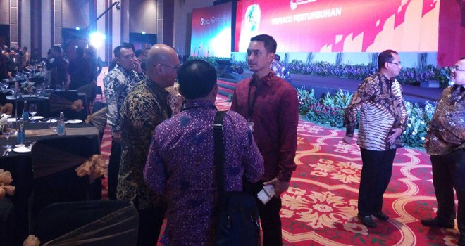 Pertemuan Tahunan Industri Jasa Keuangan di Pacific Place Ballroom II The Ritz Carlton Jakarta.