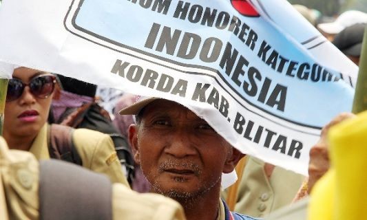 Honorer K2 unjuk rasa menuntut diangkat menjadi CPNS. Ilustrasi Foto: dok.JPNN.com