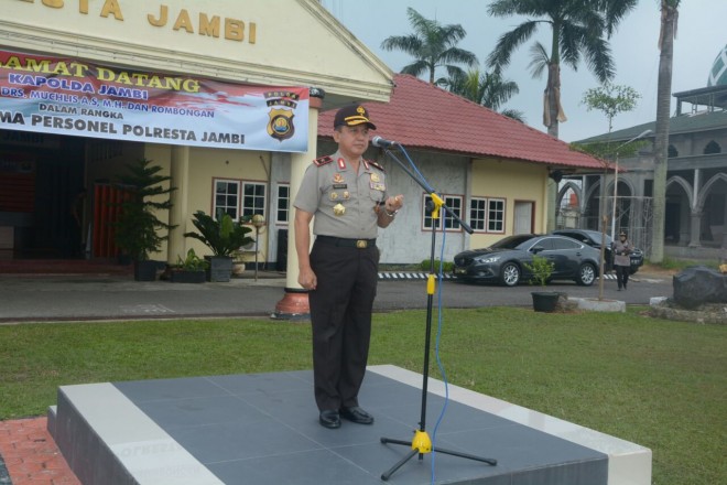 Kapolda saat Pimpin Apel di Pilresta Jambi.