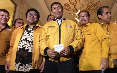 Ketua Umum DPP Hanura Oesman Sapta Odang (OSO) bersama Wiranto dan Daryatmo (JawaPos.com)