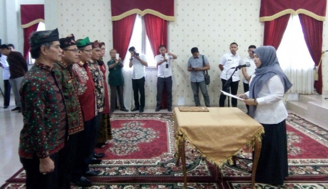 Bupati Masnah Lantik 5 Pejabat Eselon II Pemkab Muaro Jambi Pemenang Lelang.