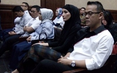 Fahmi Darmawansyah bersama istri, Inneke Koesherawati (Imam Husein/Jawa Pos)