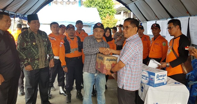 H Bakri Serahkan Bantuan untuk Korban Kebakaran di Sungai Penuh.