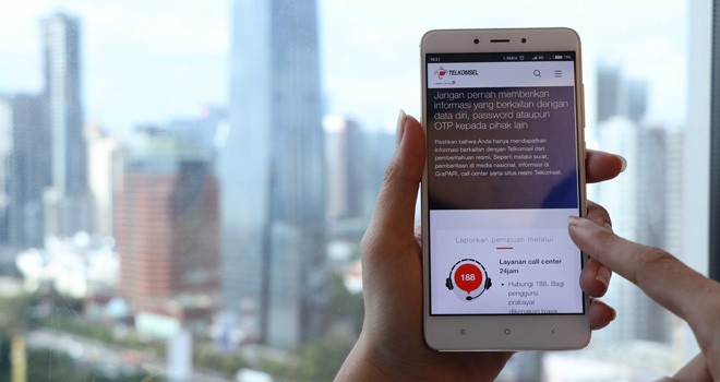 Telkomsel mengimbau kepada pelanggan untuk selalu waspada.