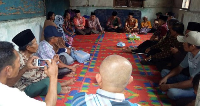 ZA saat Kunjungi Korban Kebakaran di Pendung Semurup.