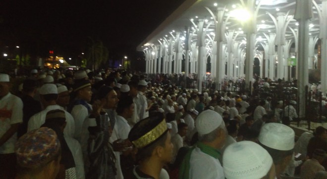 Tabligh Akbar Bersama Ustad Abdul Somad, Jamaah Masjid Agung Al Falah Membludak.