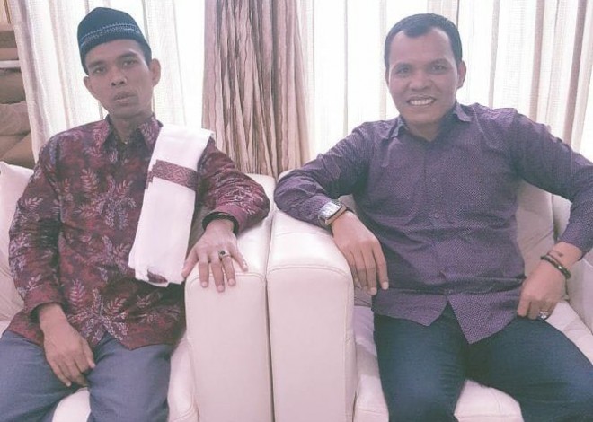 Zainal Abidin saat bertemu Ustad Somad. 