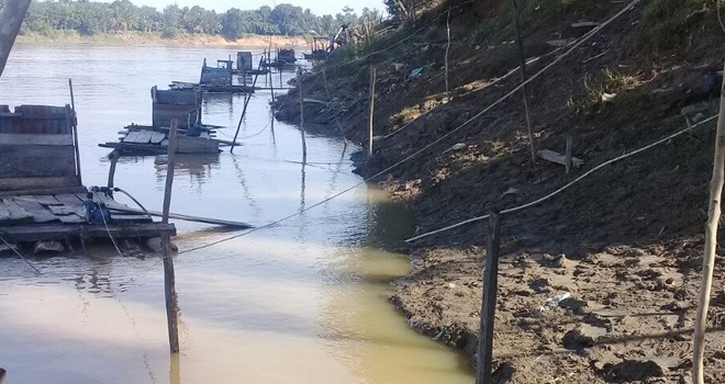Deretan jamban (tempat pembuang air besar) masih terlihat di bantaran Sungai Batanghari di Kecamatan Maro Sebo Ulu.