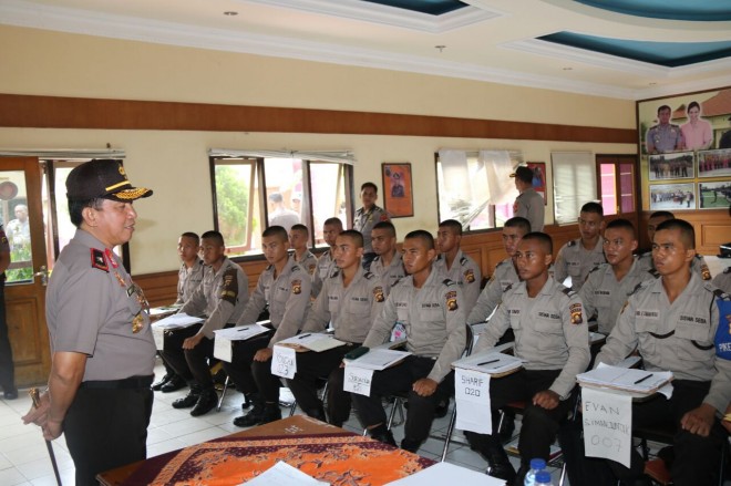 Kapolda Beri Arahan ke Gadik dan Siswa Diktuk Brigadir Gasum SPN Jambi.