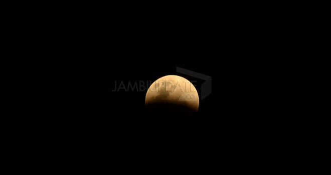  Gerhana Bulan. Foto : M Ridwan / Jambi Ekspres.