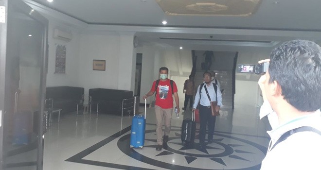 Keluar Dari Polda Jambi, ini yang Dibawa Penyidik KPK.