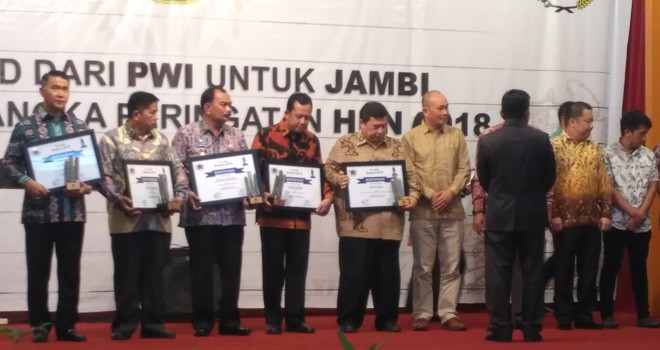 Pengharaan ke sejumlah Kepala Daerah di Provinsi Jambi.