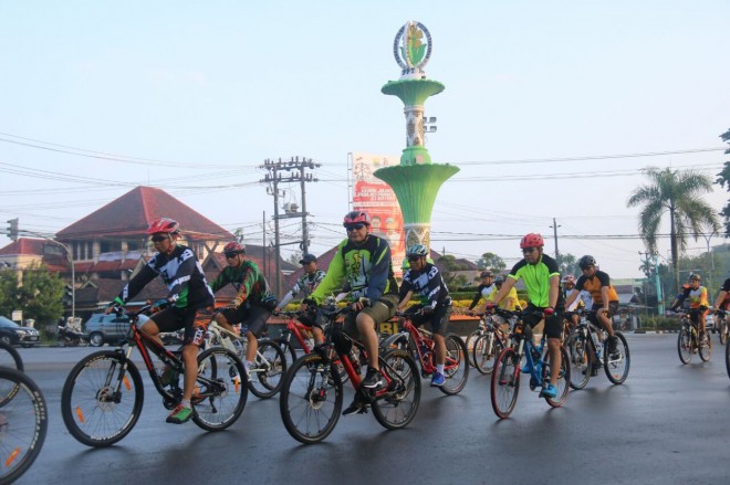 Kapolda Gowes bersama Danrem di Kota Jambi.