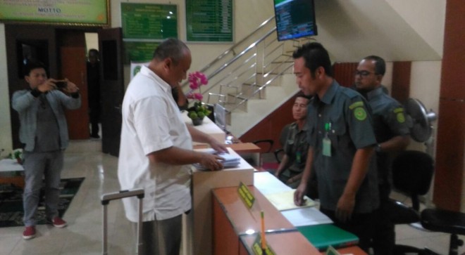 Petugas KPK Limpahkan Berkas Tiga Tersangka OTT 