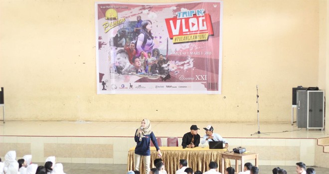 Menjelang peluncuran film ini, tim dan kru Trip N Vlog menggelar road show ke sekolah-sekolah yang ada di Kota Jambi