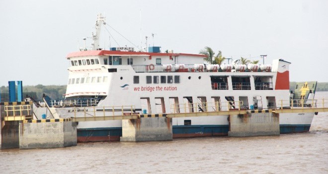 Keberangkatan Kapal Jurusan Kualatungkal - Batam Melalui Pelabuhan Roro.