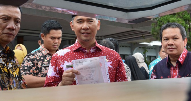 Wali Kota Fasha Serahkan SPPT PBB 2018 dan MoU Payment Point Pembayaran PBB.