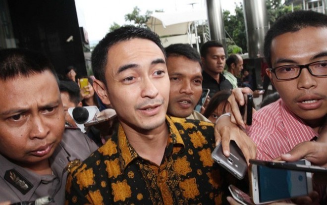 Gubernur Zumi Zola usai diperiksa penyidik KPK di Jakarta beberapa waktu lalu.