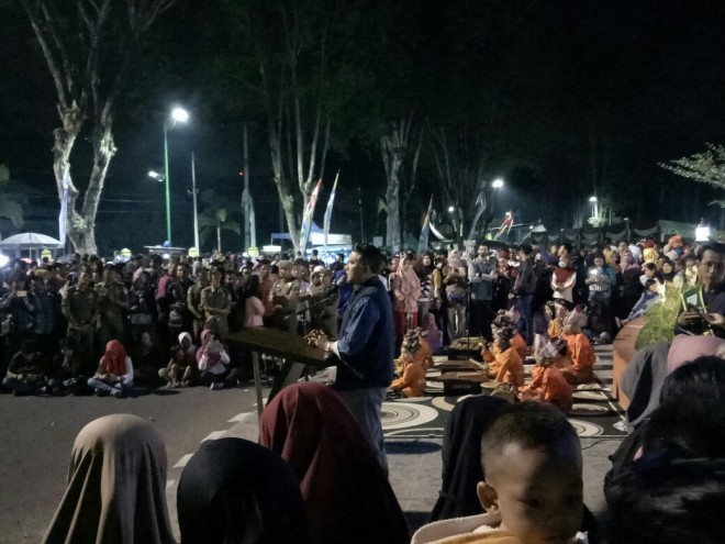Wako Fasha melaunching Car Free Night (CFN) di Tugu Keris Siginjai malam ini (10/2)