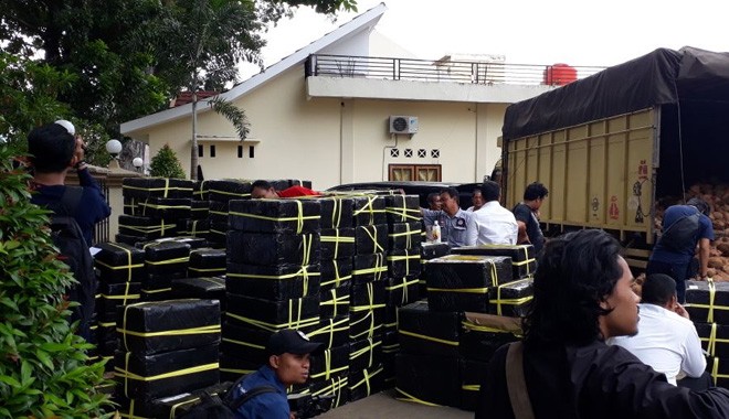 Penangkapan Hanphone dan Jam Tangan Ilegal.