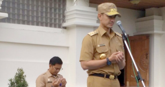 Zola saat memberikan arahan dalam Apel Senin.