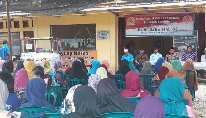 Kunjungannya ke Desa Betung, Kecamatan Pemayung, Kabupaten Batanghari, H Bakri diminta berperan dalam pengembangan Bumdes.