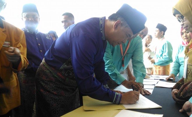 Fasha-Maulana Diarak Ribuan Masa Pendukung.