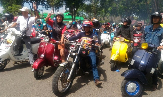 Fasha-Maulana Diarak Komunitas Vespa Jambi.