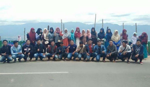 Pemuda dan Pemudi Koto Petai yang mendukung Zainal - Arsal.