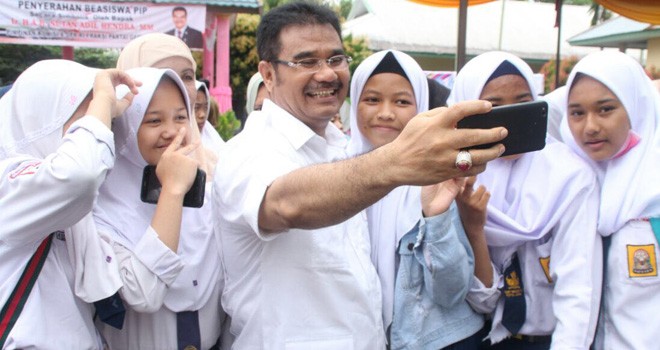 berfoto bersama murid