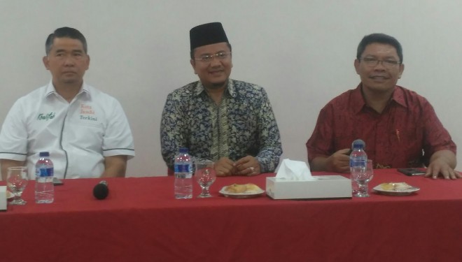 Pasangan Cawako Sy Fasha dan Maulana menghadiri undangan bersama pemuka Agama, Senin (26/2)