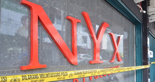 Tempat hiburan NYX KTV dan Lounge Jambi yang di segel oleh Polisi.